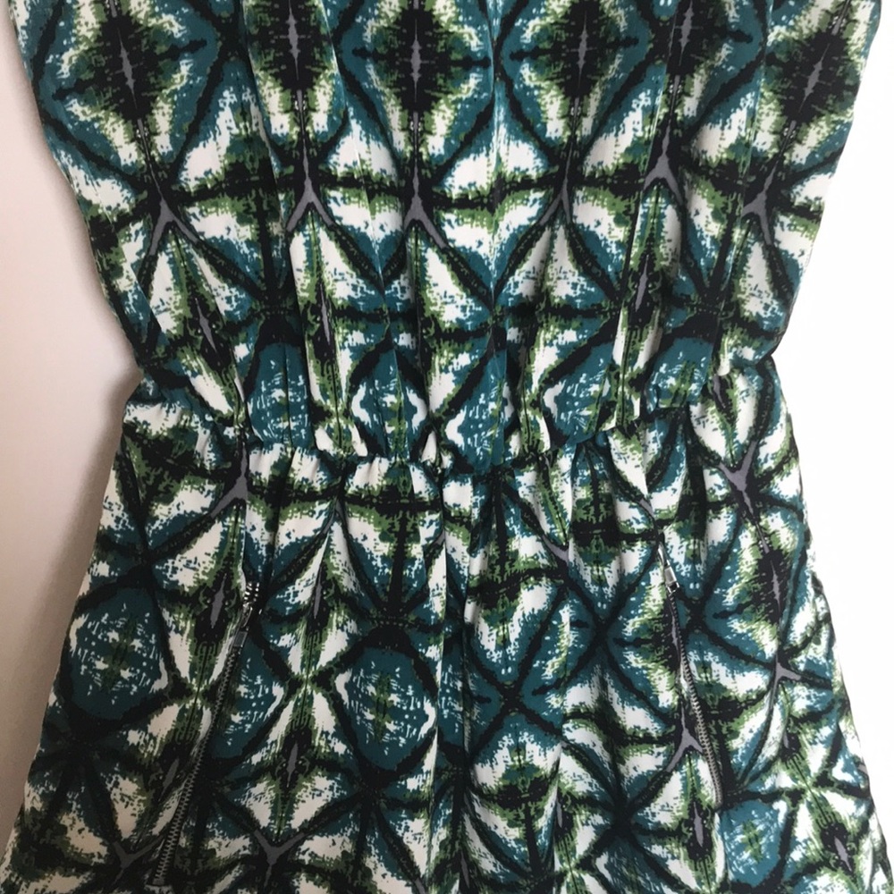 Geometric Pattern Romper - Picture 3 of 8